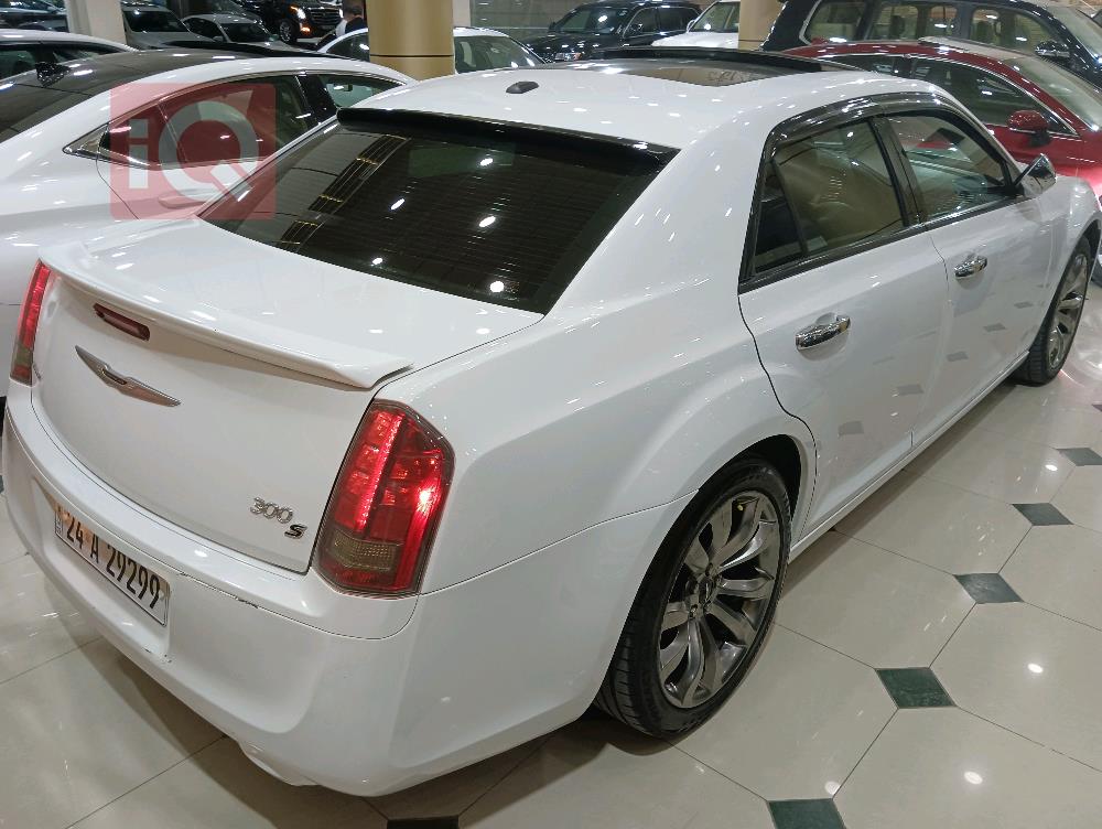 كرايسلر 300